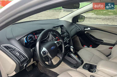 Хэтчбек Ford Focus 2011 в 