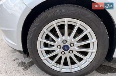 Хэтчбек Ford Focus 2013 в 