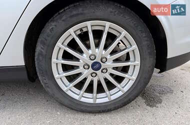 Хэтчбек Ford Focus 2013 в 