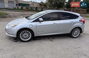Хэтчбек Ford Focus 2013 в 