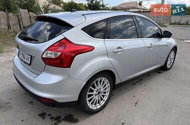Хэтчбек Ford Focus 2013 в 