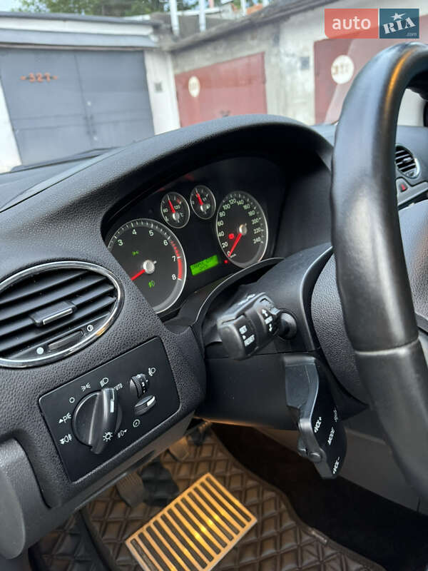 Хэтчбек Ford Focus 2005 в Львове