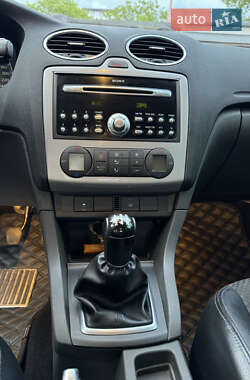 Хэтчбек Ford Focus 2005 в 