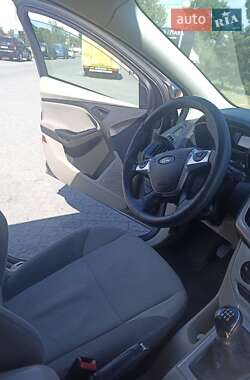 Хэтчбек Ford Focus 2011 в 