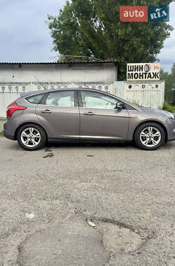 Хэтчбек Ford Focus 2012 в 