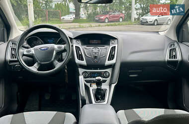 Хэтчбек Ford Focus 2012 в 