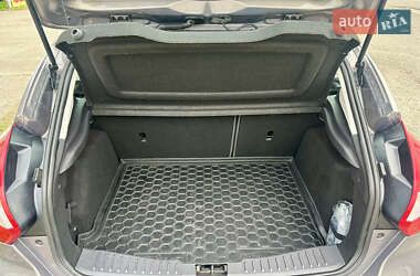 Хэтчбек Ford Focus 2012 в 