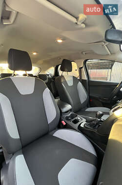 Хетчбек Ford Focus 2013 в 