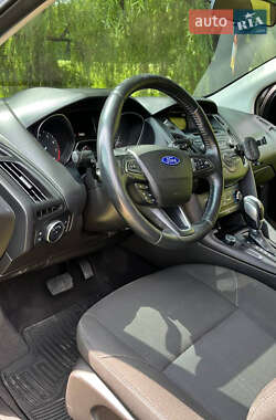 Хэтчбек Ford Focus 2015 в 