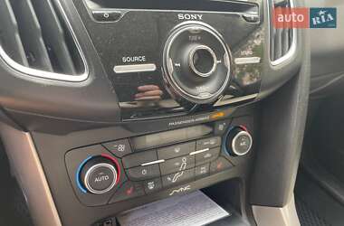 Хэтчбек Ford Focus 2015 в 
