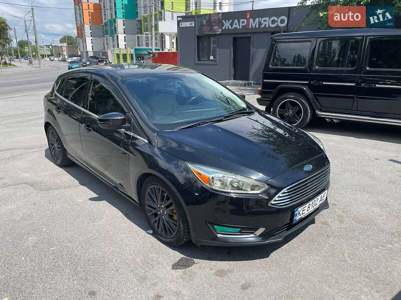 Хэтчбек Ford Focus 2015 в 