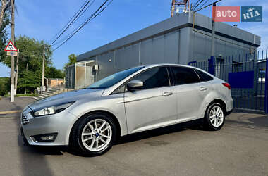 Седан Ford Focus 2015 в 