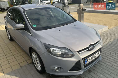Хэтчбек Ford Focus 2012 в 