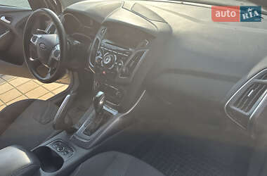 Хэтчбек Ford Focus 2012 в 