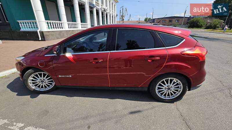 Хетчбек Ford Focus 2015 в 