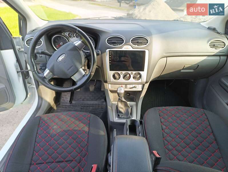 Хэтчбек Ford Focus 2009 в Деражне