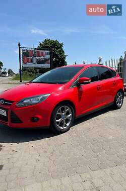 Хэтчбек Ford Focus 2012 в 