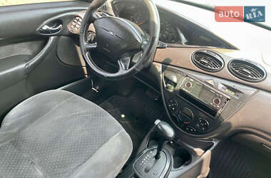Хэтчбек Ford Focus 2002 в 