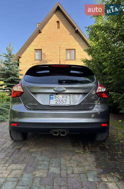 Хэтчбек Ford Focus 2012 в 