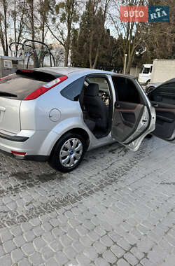 Хэтчбек Ford Focus 2007 в 