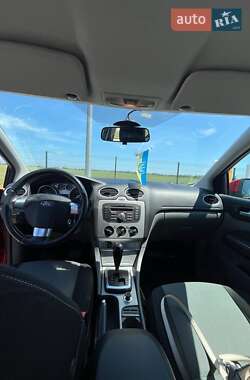 Хэтчбек Ford Focus 2011 в 