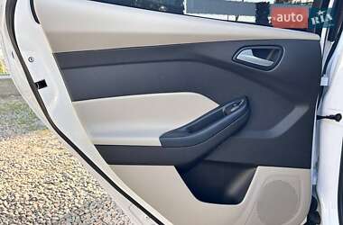 Седан Ford Focus 2016 в 