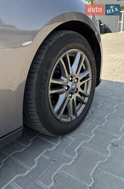 Универсал Ford Focus 2012 в 