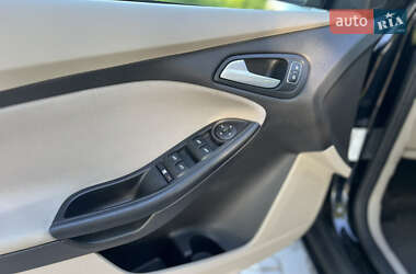 Седан Ford Focus 2016 в 