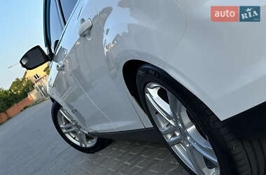 Хэтчбек Ford Focus 2012 в 