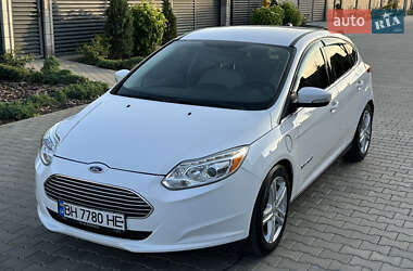 Хэтчбек Ford Focus 2012 в 
