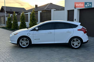 Хэтчбек Ford Focus 2012 в 