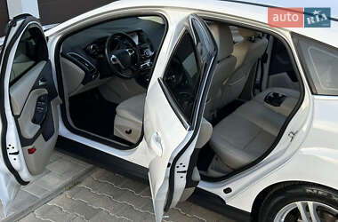 Хэтчбек Ford Focus 2012 в 