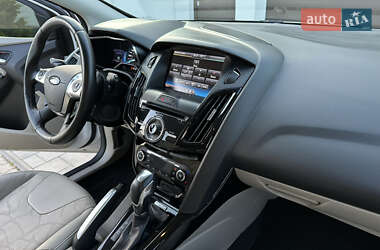 Хэтчбек Ford Focus 2012 в 
