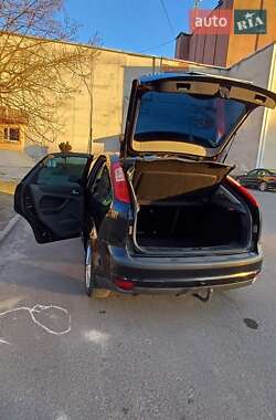 Хэтчбек Ford Focus 2006 в 