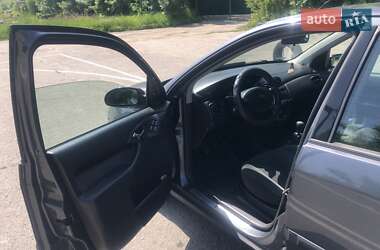 Хэтчбек Ford Focus 2003 в 