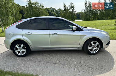 Хэтчбек Ford Focus 2010 в 