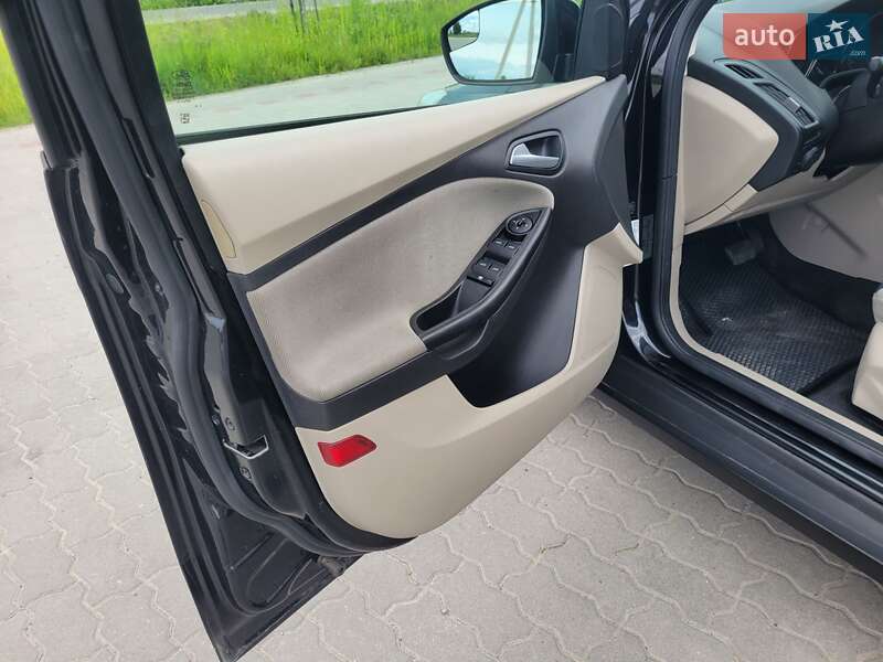 Седан Ford Focus 2012 в Дублянах