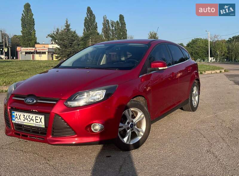 Хэтчбек Ford Focus 2011 в 