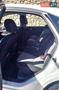 Хэтчбек Ford Focus 2011 в 
