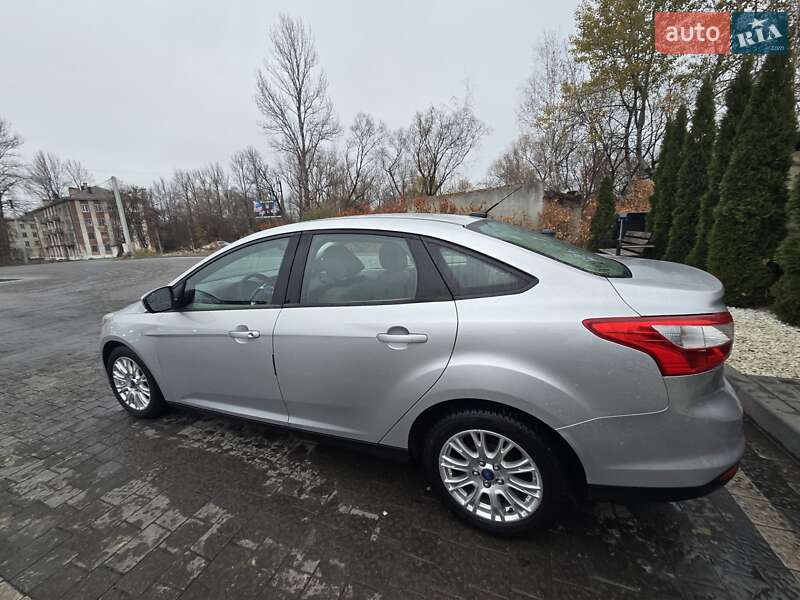 Седан Ford Focus 2012 в Ивано-Франковске