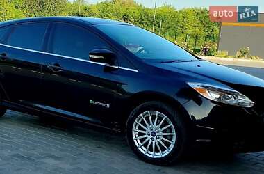 Хэтчбек Ford Focus 2012 в 