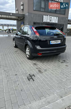 Хэтчбек Ford Focus 2005 в 