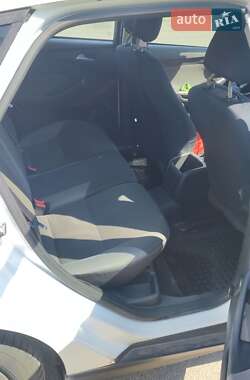 Хэтчбек Ford Focus 2012 в 