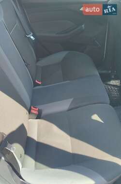 Хэтчбек Ford Focus 2012 в 