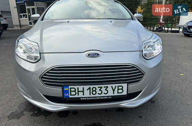 Хэтчбек Ford Focus 2013 в 
