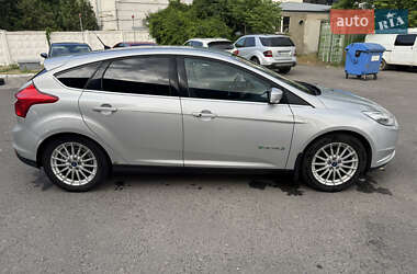 Хэтчбек Ford Focus 2013 в 