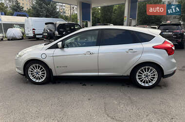Хэтчбек Ford Focus 2013 в 