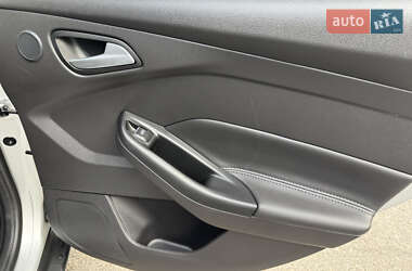Хэтчбек Ford Focus 2013 в 