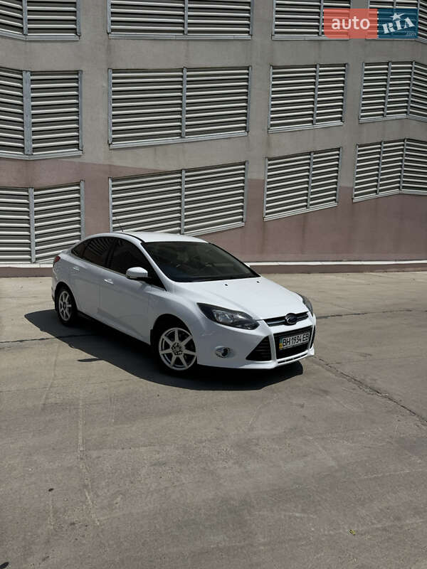 Седан Ford Focus 2014 в 