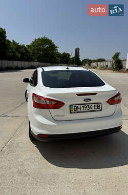 Седан Ford Focus 2014 в 